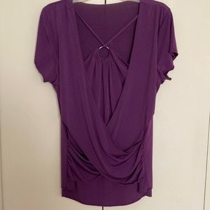 TAHARI Women’s modern blouse Size L With Flutter Sleeves V -Neck.